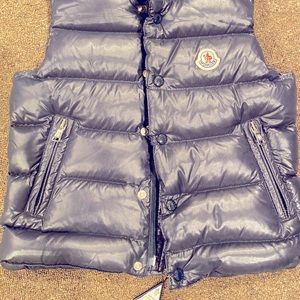 Kids Moncler Vest size 5 NEVER WORN